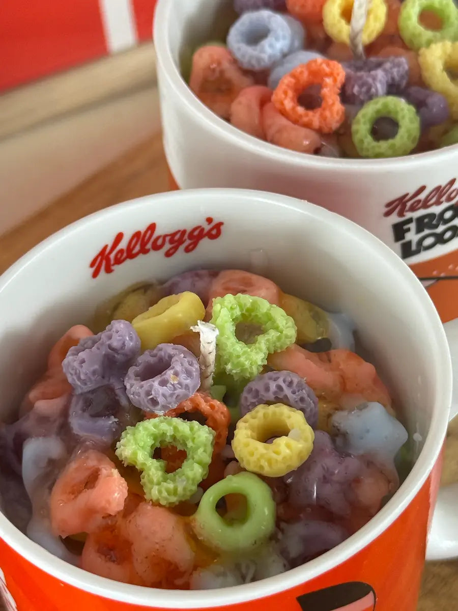 FRUIT LOOPS CANDLE - ROT – Duftkerze im Cereal-Becher-Design