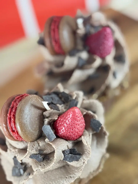 COCOLATE STRAWBERRY LOVE – Dessertkerze im Cupcake-Design