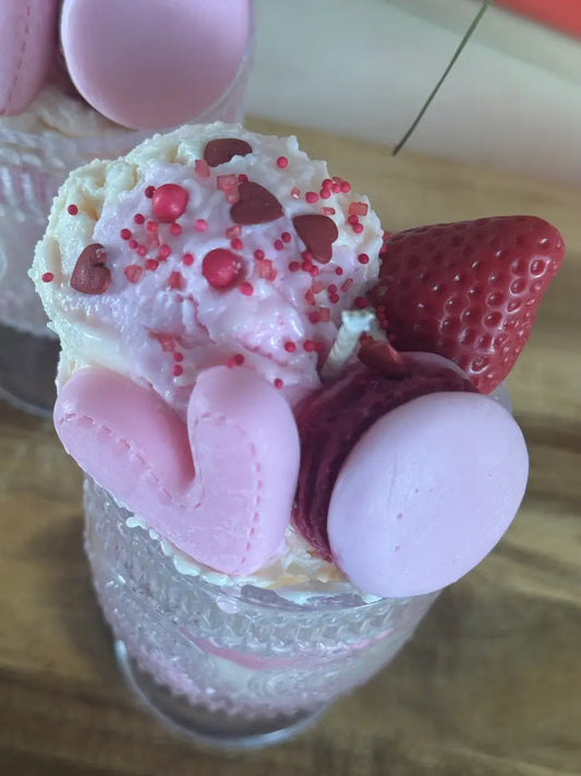 PINK LOVE CREAM – Romantische Dessertkerze mit Himbeerduft