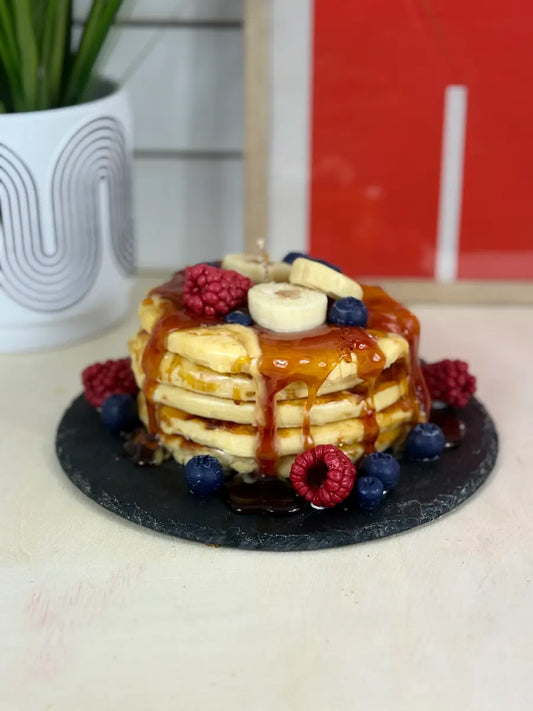 Handgemachte Duftkerze American Pancake mit Blaubeeren, Himbeeren, Banane und Karamell – kramMITcharme