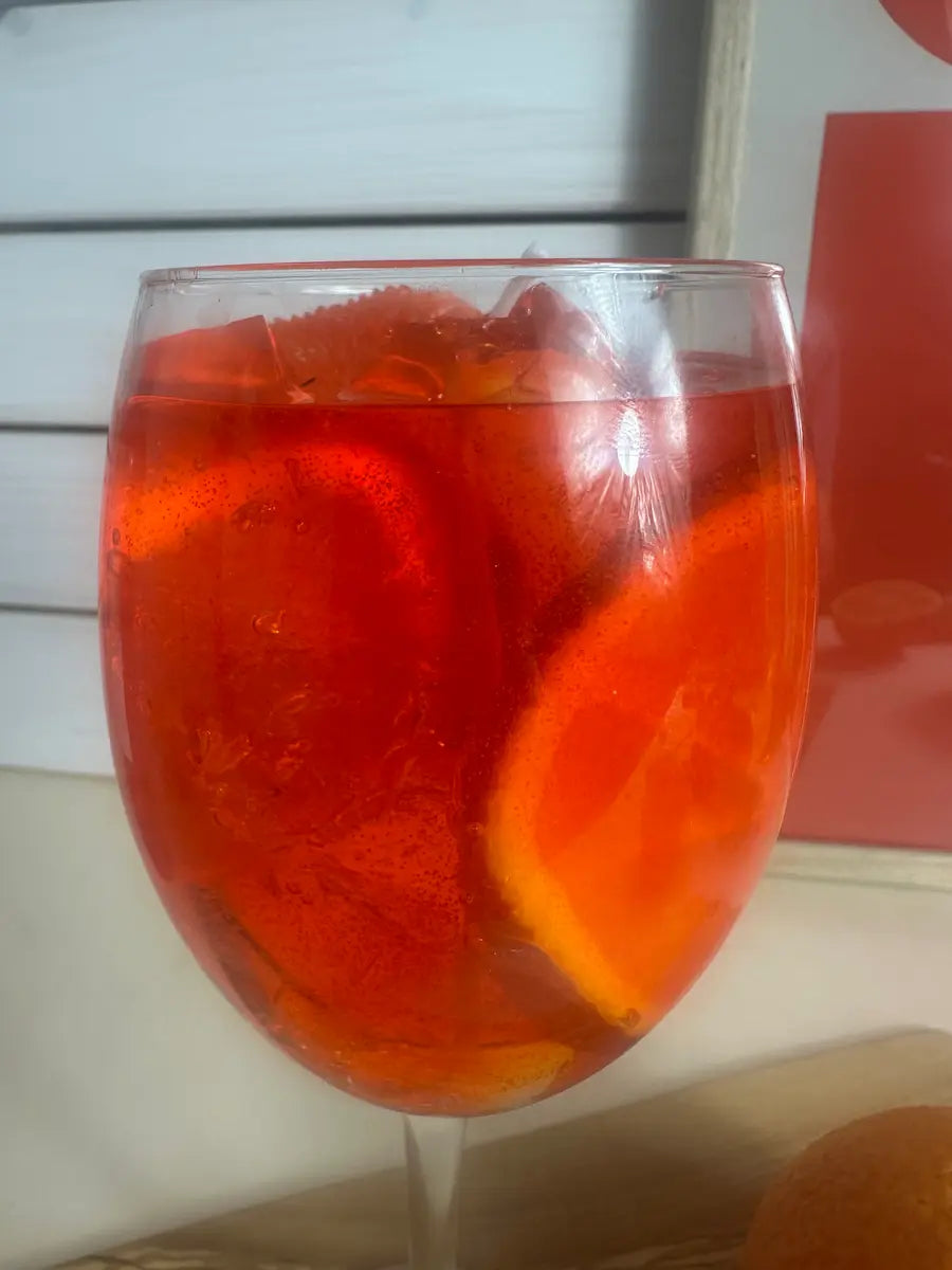 Handgegossene Duftkerze Aperol Spritz mit intensivem Orangenduft in Glasoptik – kramMITcharme