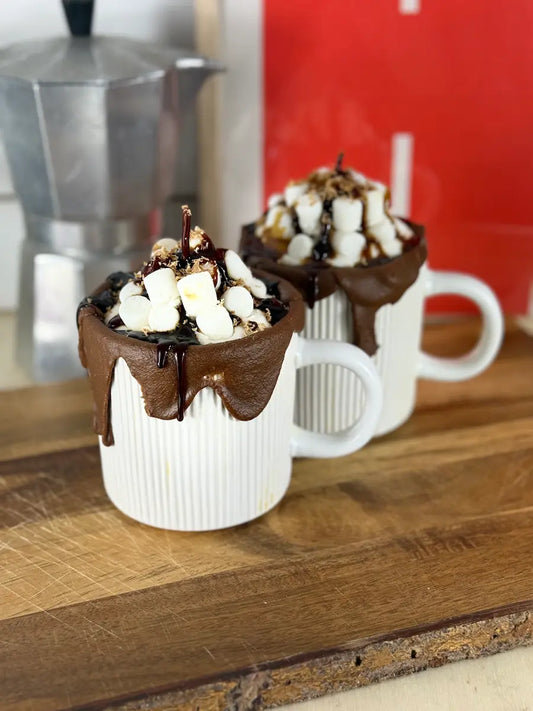 SCHOKO MARSHMALLOW TRAUM – Dessertkerze im Kakao-Becher-Design