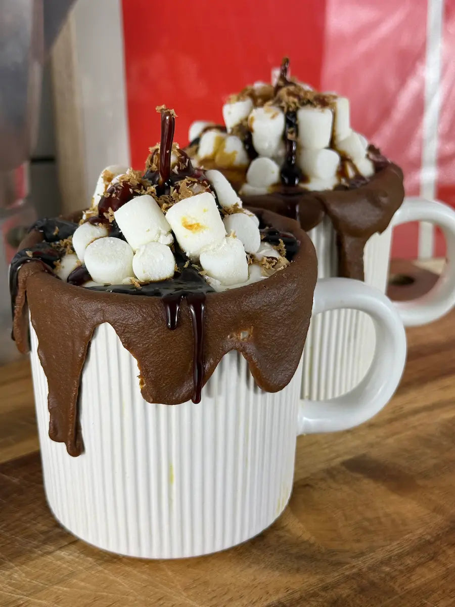 SCHOKO MARSHMALLOW TRAUM – Dessertkerze im Kakao-Becher-Design