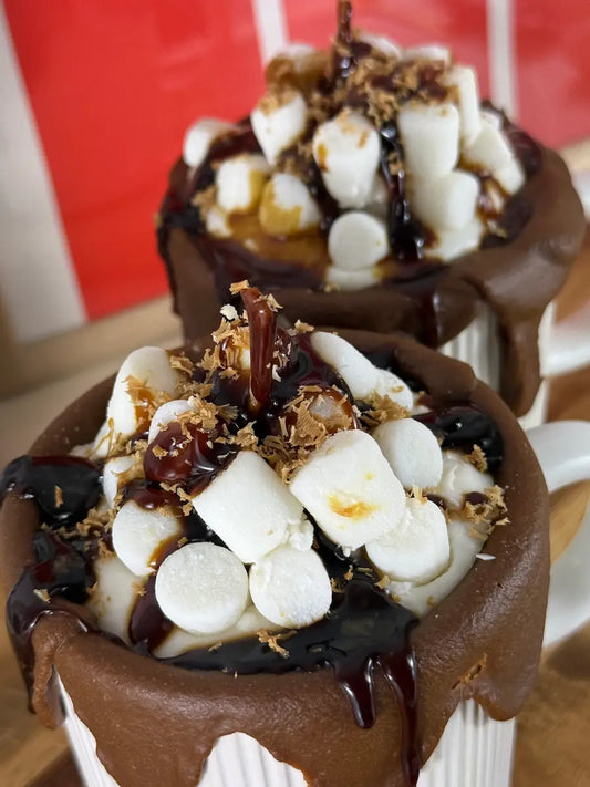 SCHOKO MARSHMALLOW TRAUM – Dessertkerze im Kakao-Becher-Design