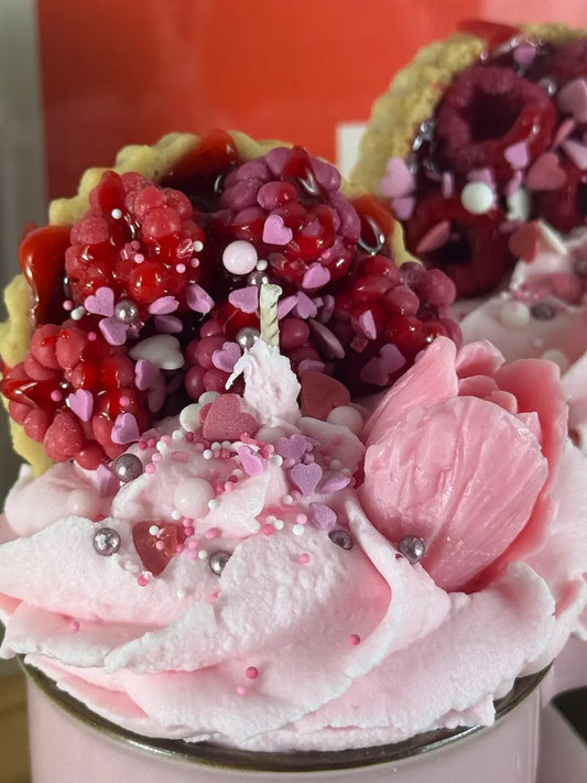 SWEET HEART DELIGHT – Romantische Dessertkerze im Herzbecher