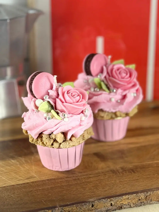 ROSE MACARON KISS – Dessertkerze im Cupcake-Design