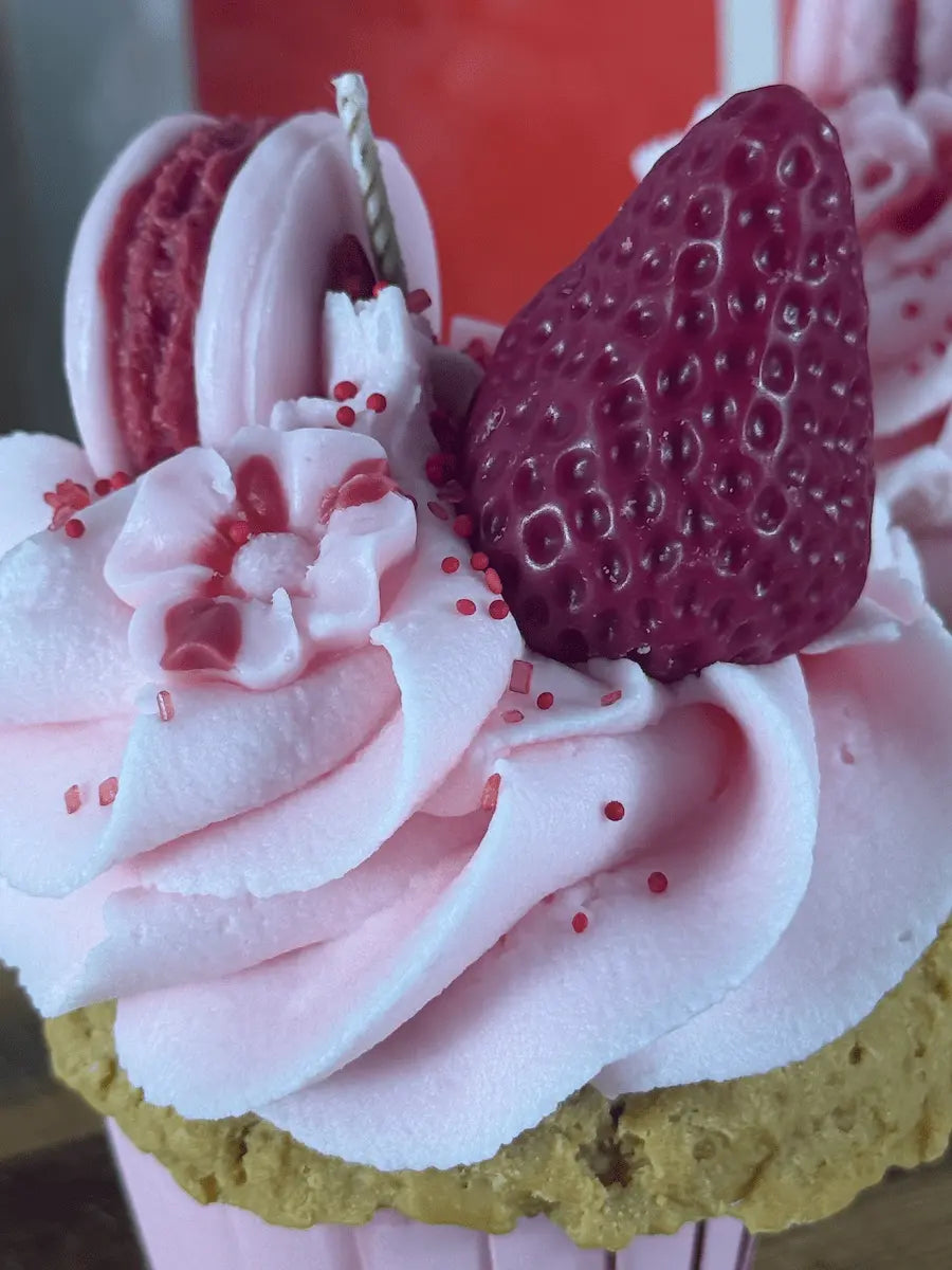 SWEETHEART BERRY LOVE – Dessertkerze im Cupcake-Design