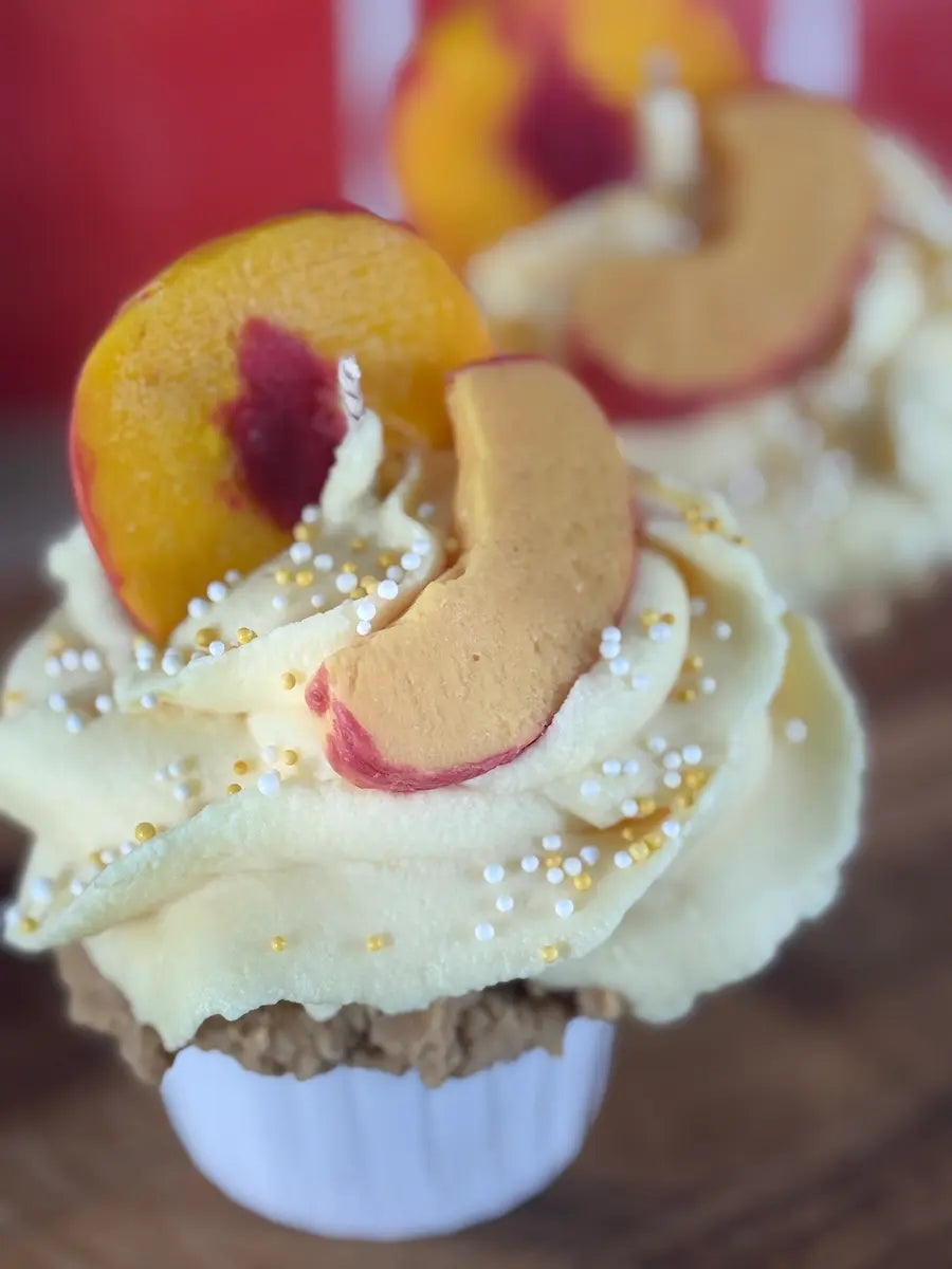 PEACHY SUMMER SWIRL – Fruchtige Dessertkerze im Cupcake-Design