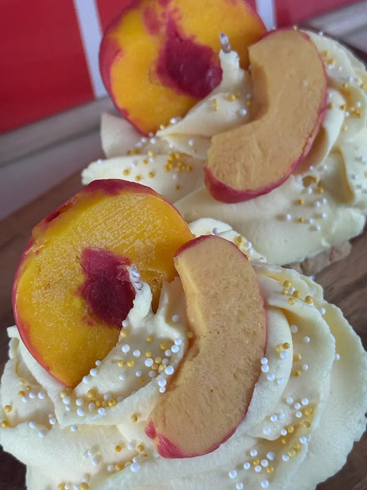PEACHY SUMMER SWIRL – Fruchtige Dessertkerze im Cupcake-Design
