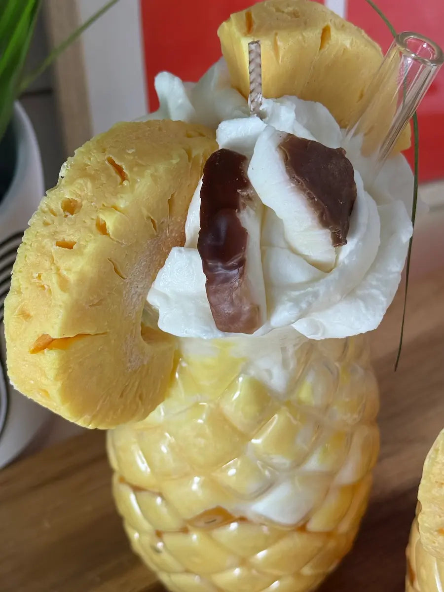 SWEET ISLAND BATIDA – Exotische Dessertkerze im Ananas-Glas