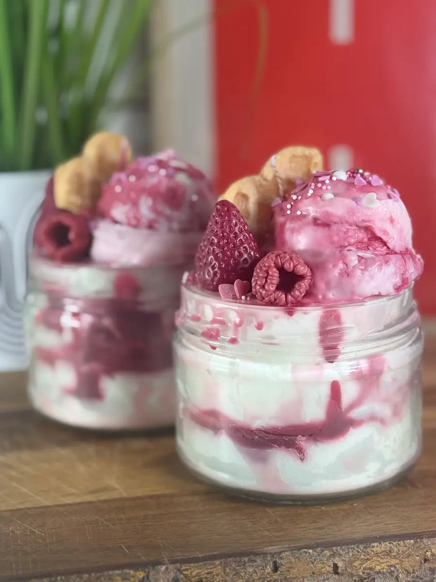 BERRY CREAM DREAM – Fruchtige Dessertkerze im Glas
