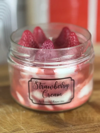 STRAWBERRY CREAM – Cremige Duftkerze mit Erdbeerduft