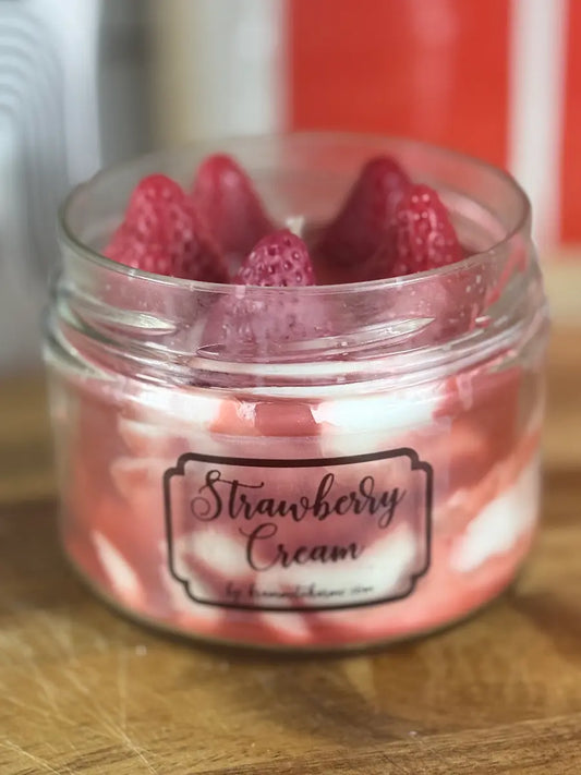 STRAWBERRY CREAM – Cremige Duftkerze mit Erdbeerduft