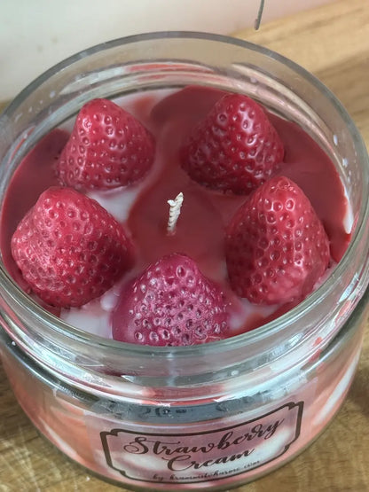 STRAWBERRY CREAM – Cremige Duftkerze mit Erdbeerduft