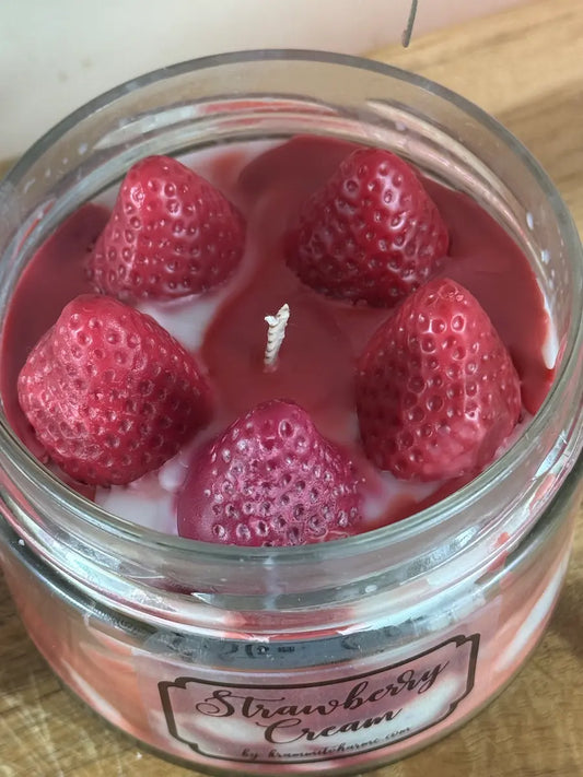 STRAWBERRY CREAM – Cremige Duftkerze mit Erdbeerduft