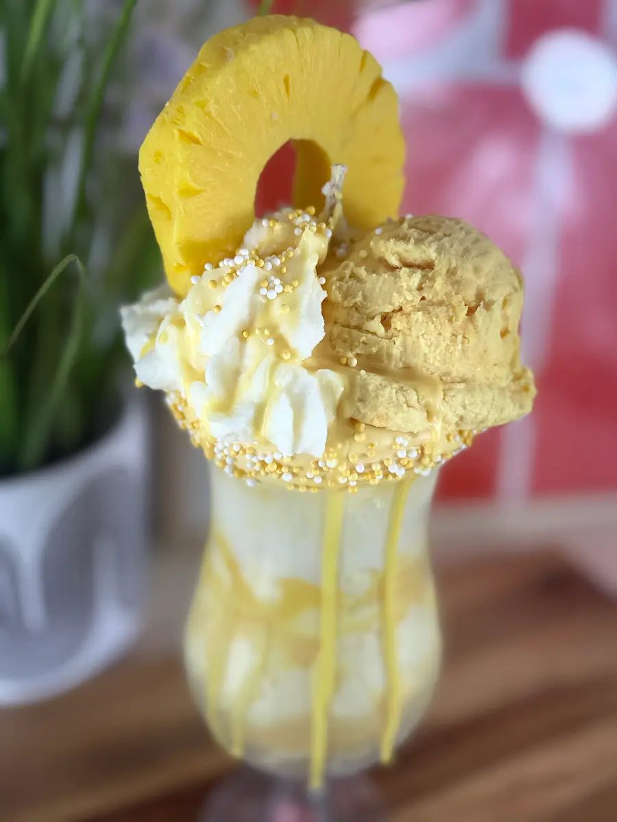 PINEAPPLE LOVES YOU – Tropische Dessertkerze mit Ananasduft