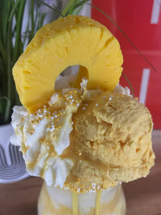 PINEAPPLE LOVES YOU – Tropische Dessertkerze mit Ananasduft