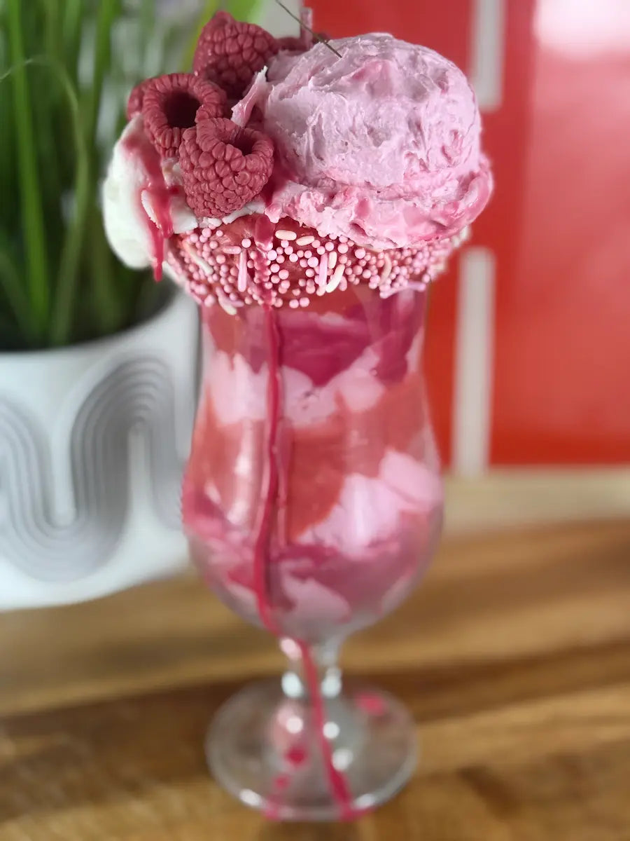 RASPBERRY DREAM CREAM – Fruchtige Dessertkerze mit Himbeerduft