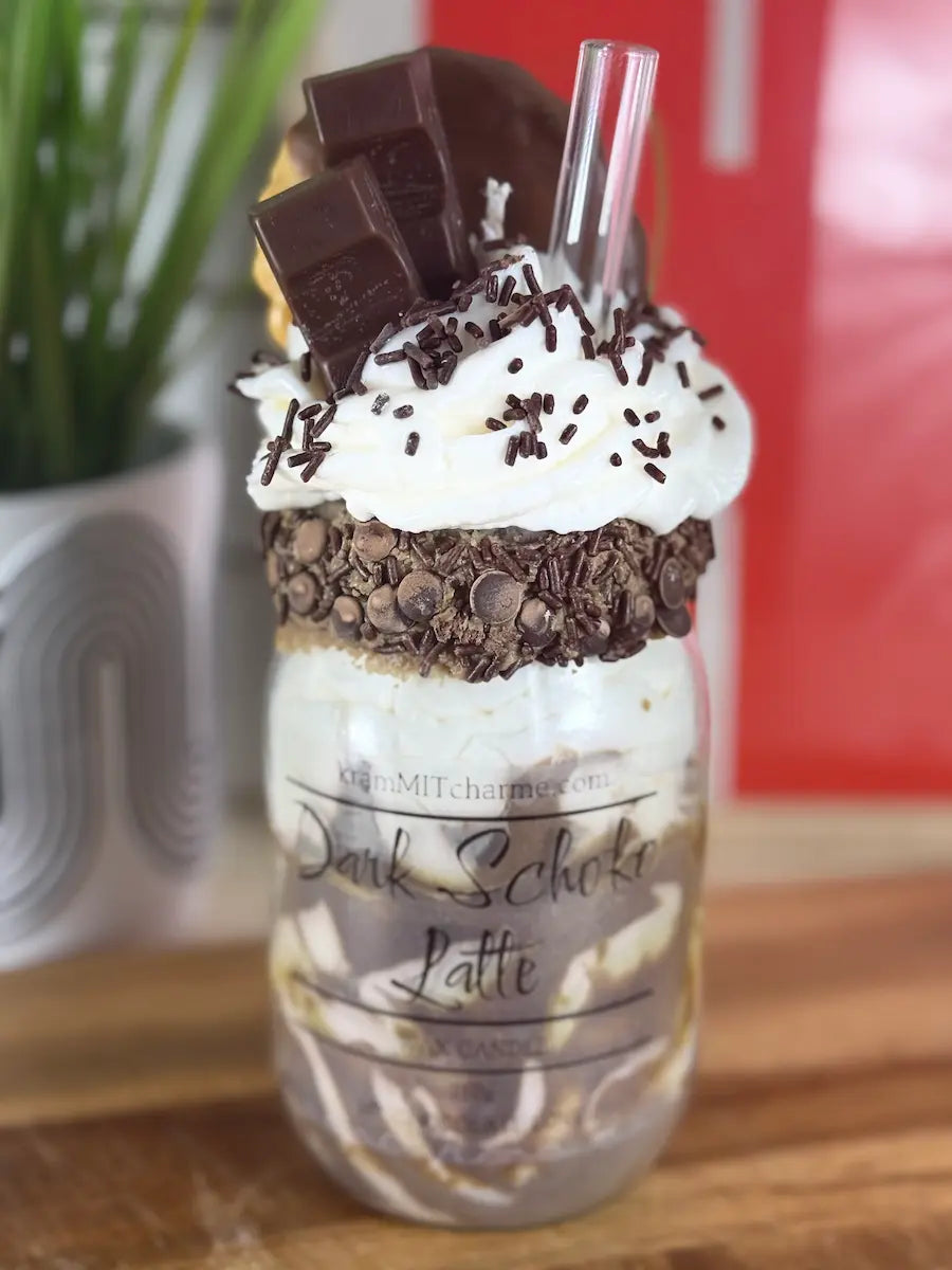 DARK SCHOKO LATTE – Cremige Dessertkerze mit Schokoladenduft