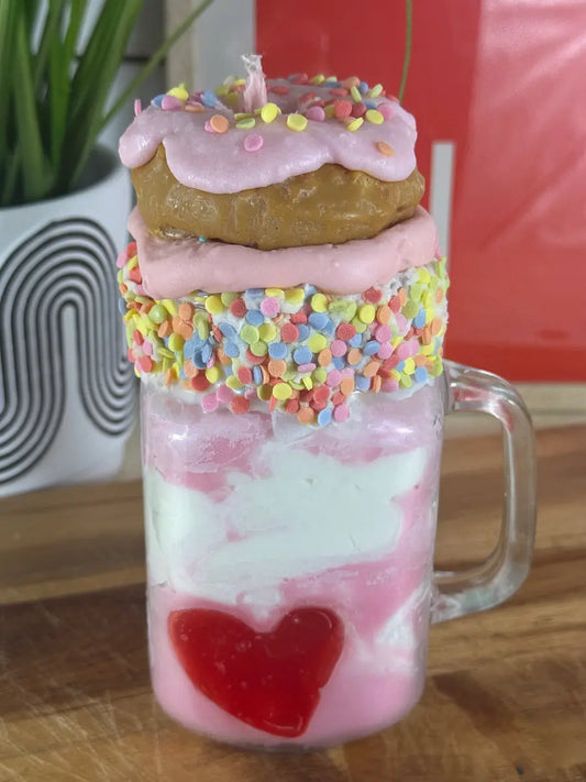 DONUT LOVE DELIGHT – Verspielte Dessertkerze mit Himbeerduft