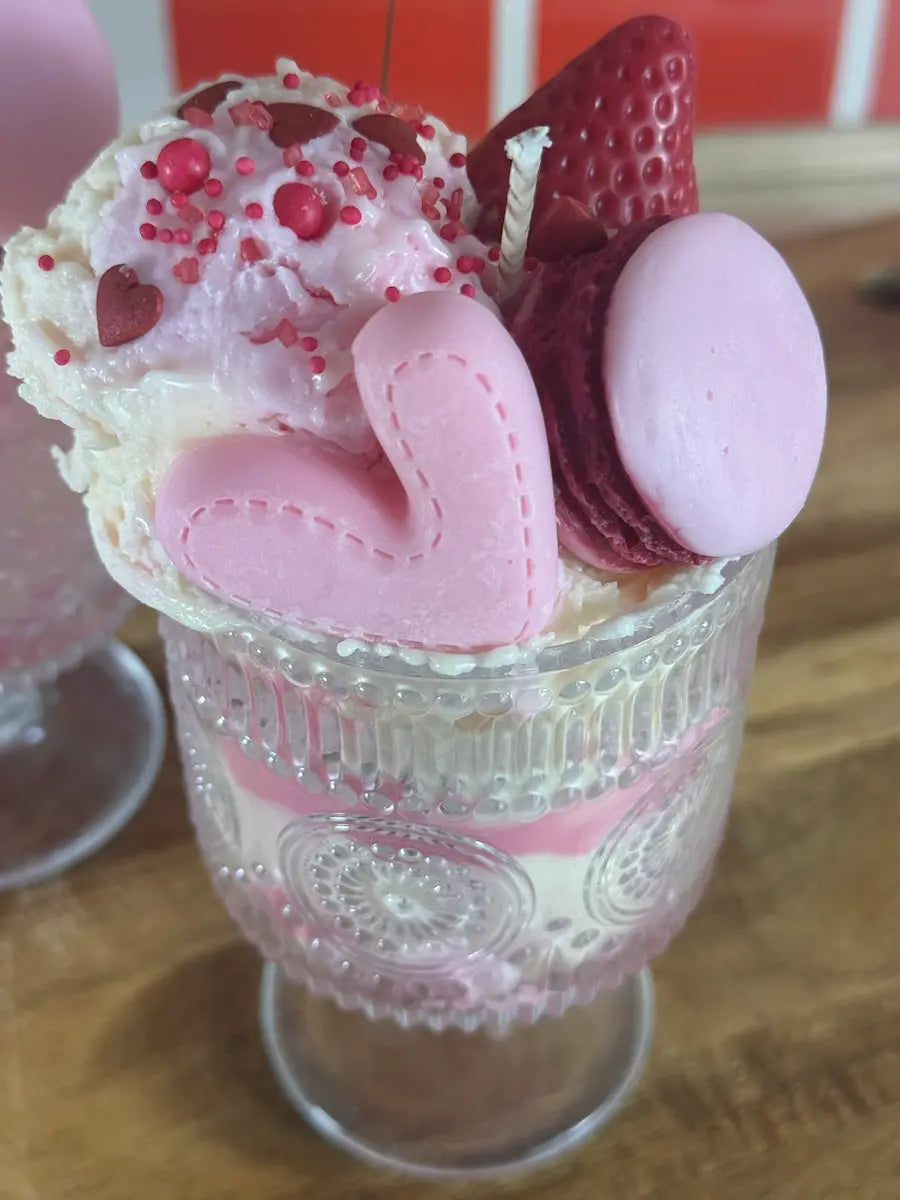 PINK LOVE CREAM – Romantische Dessertkerze mit Himbeerduft