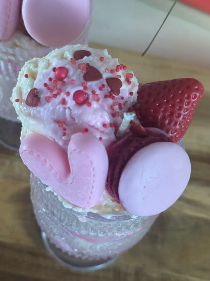 PINK LOVE CREAM – Romantische Dessertkerze mit Himbeerduft