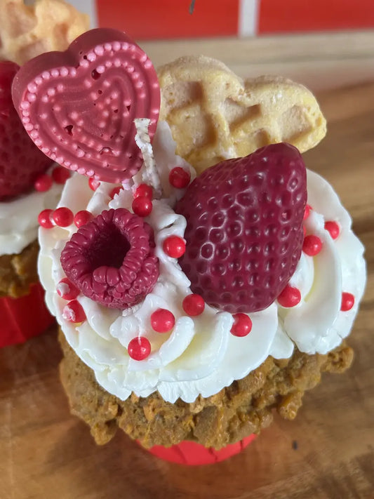 STRAWBERRY LOVE CUPCAKE – Süße Duftkerze mit Erdbeerduft