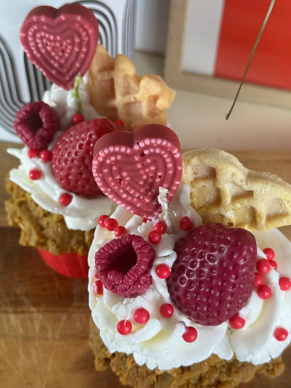 STRAWBERRY LOVE CUPCAKE – Süße Duftkerze mit Erdbeerduft