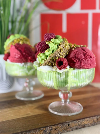 RASPBERRY PISTACHIO MOMENT – Fruchtige Dessertkerze mit Himbeerduft