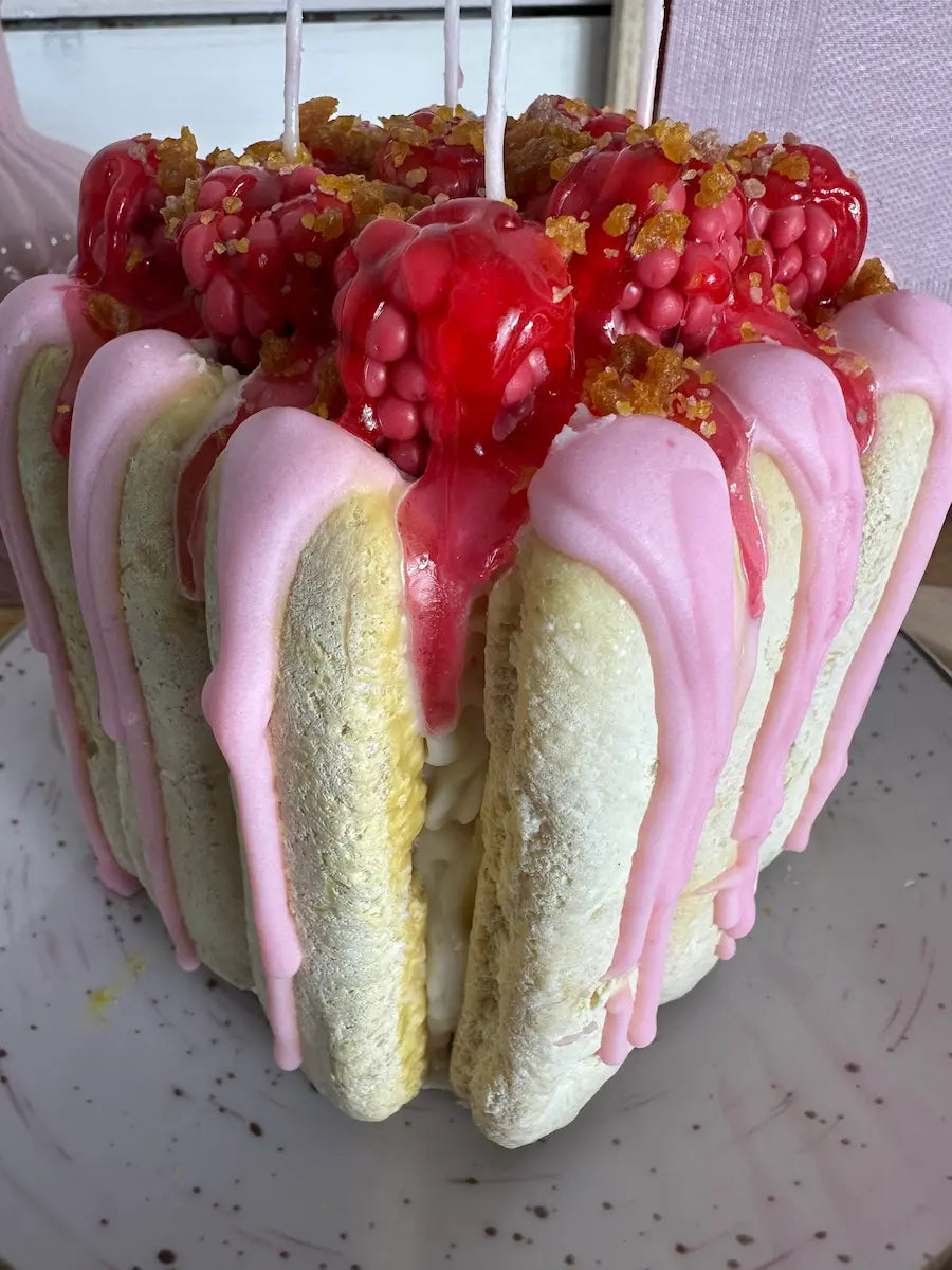 Raspberry Biscuit Torte – Handgemachte Duftkerze mit Himbeerduft