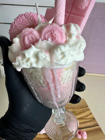 Raspberry Donut Shake – Handgemachte Dessertkerze mit Vanilleduft
