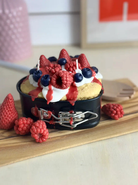 SWEET´N GLOW – Dessertkerze in Herzspringform aus der Bakery Shop Kollektion