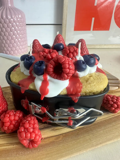 SWEET´N GLOW – Dessertkerze in Herzspringform aus der Bakery Shop Kollektion