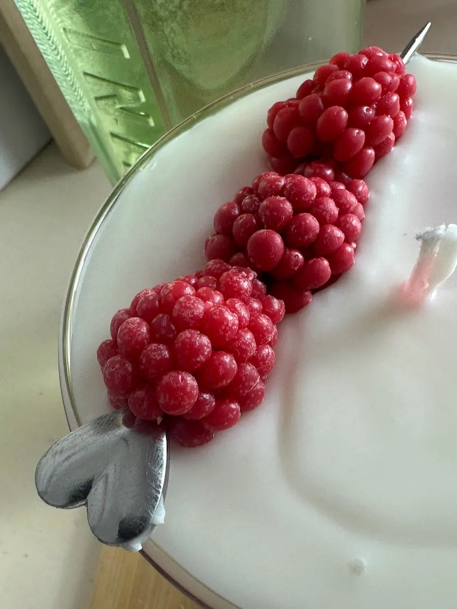 Raspberry Martini – Handgemachte Cocktailkerze mit Himbeerduft