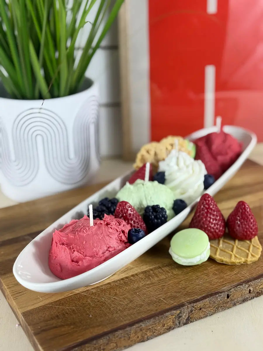 Sundae Flame Eisschale – Handgemachte Eis-Kerze mit Erdbeerduft