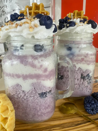 Blueberry Bliss Milkshakekerze – Handmade Sojawachs-Kerze im Milchshake-Design mit Heidelbeer-Duft