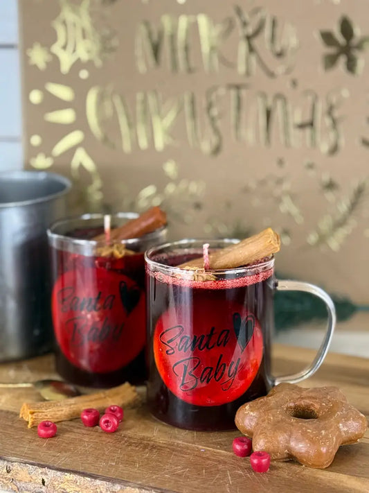 Handgemachte Duftkerze „Glüh & Glow“ in Glas mit rotem Wachs, Zimtstange und Sternanis – kramMITcharme