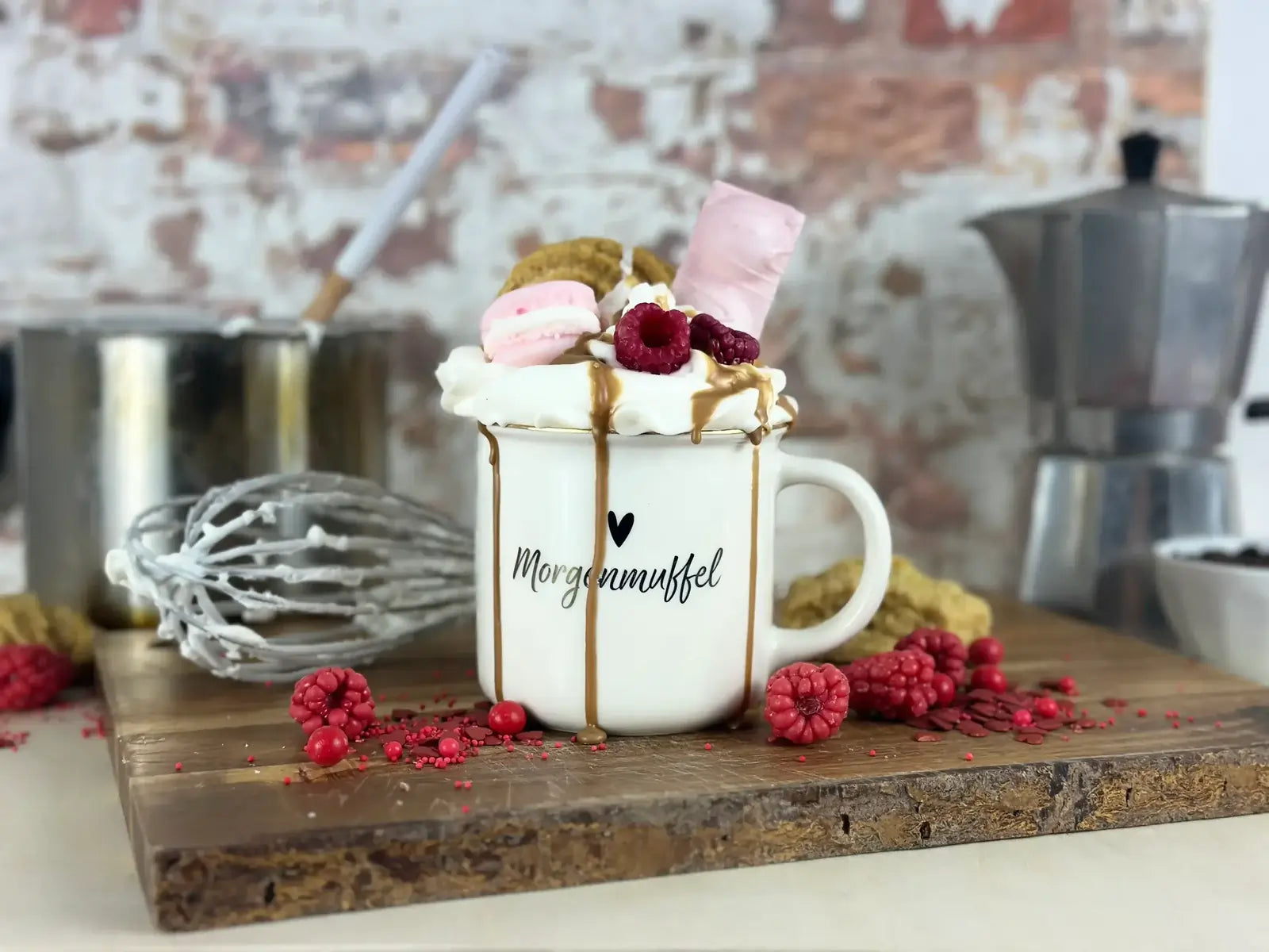 Handgemachte Duftkerze in der Tasse von kramMITcharme